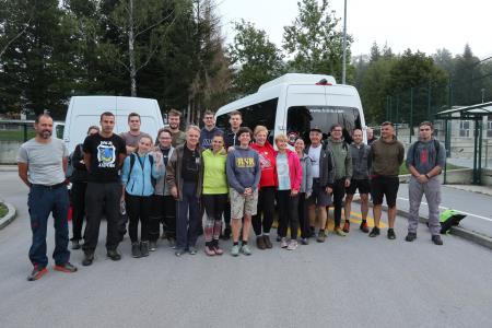 Prva ekipa prostovoljcev na poti v Škofjo Loko1